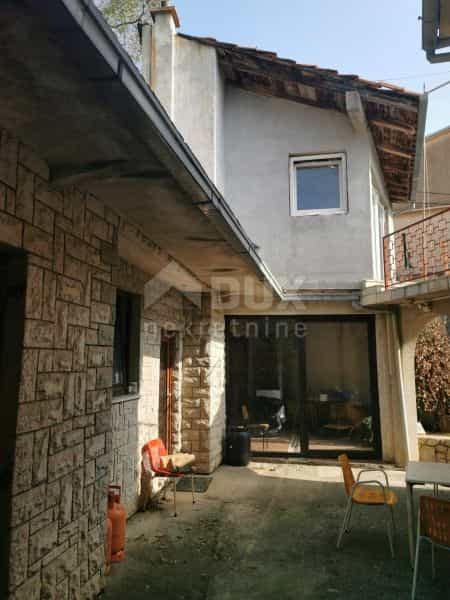 房子 在 Novi Vinodolski, Primorje-Gorski Kotar County 11015221