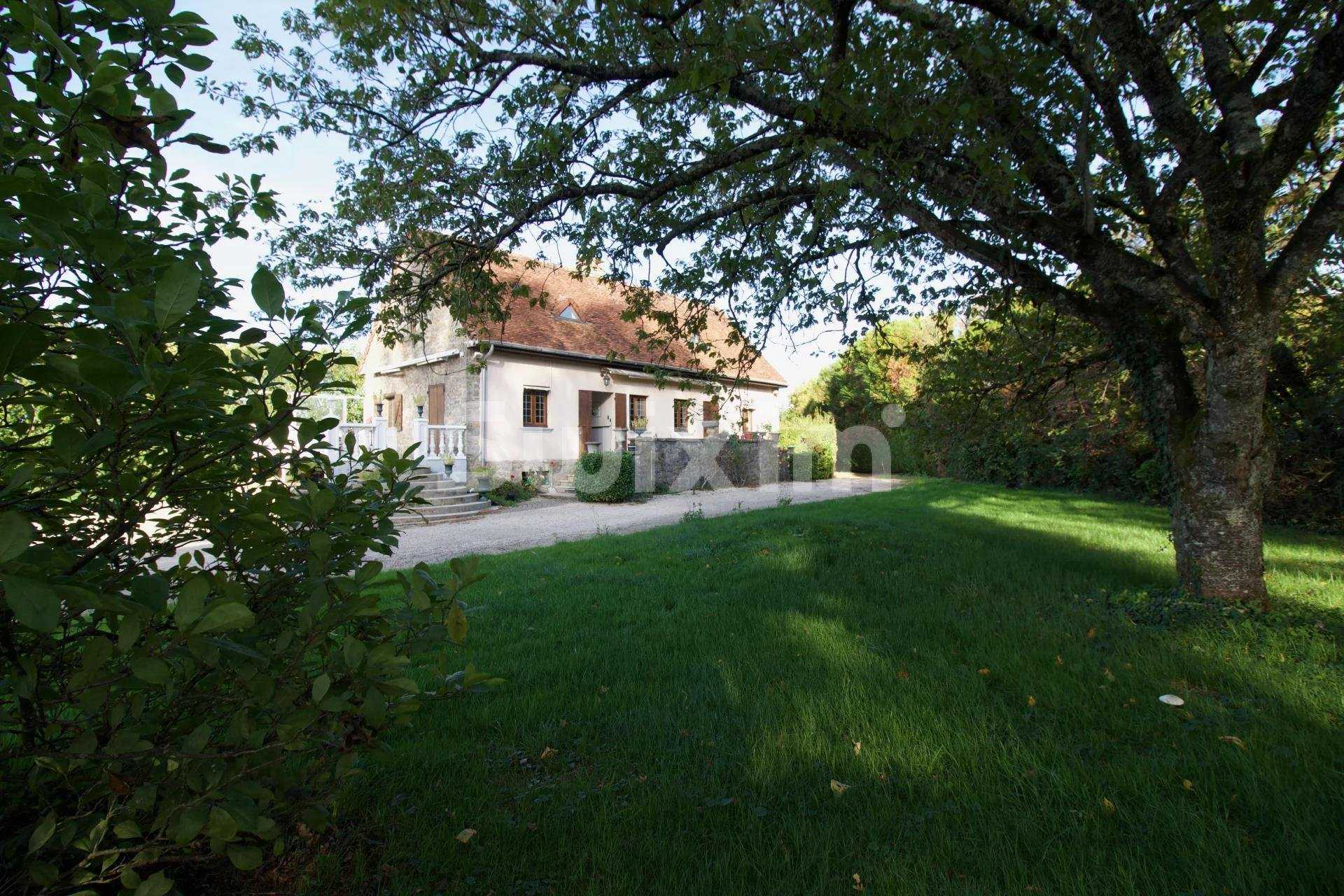 House in Lons-le-Saunier, Bourgogne-Franche-Comte 11015962