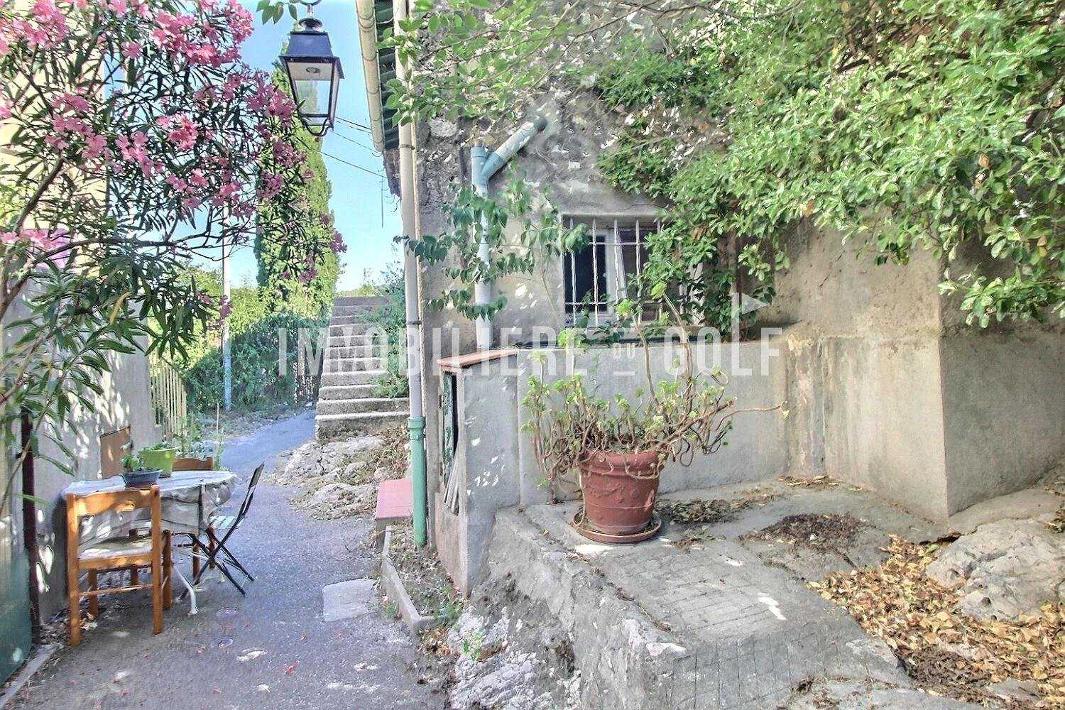 Casa nel La Treille, Provence-Alpes-Cote d'Azur 11015974