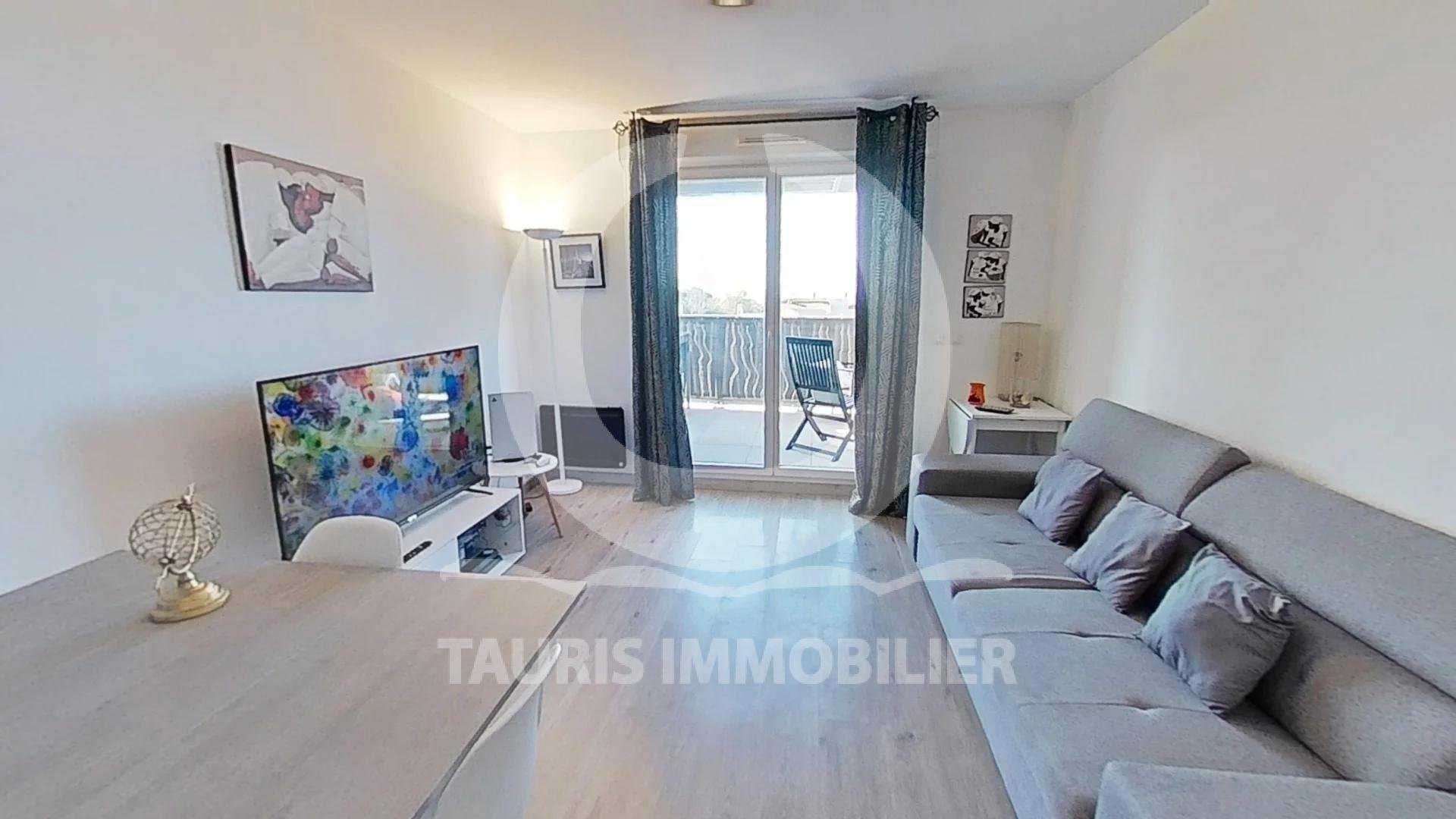 Condominium in Le Merlan, Provence-Alpes-Cote d'Azur 11015983
