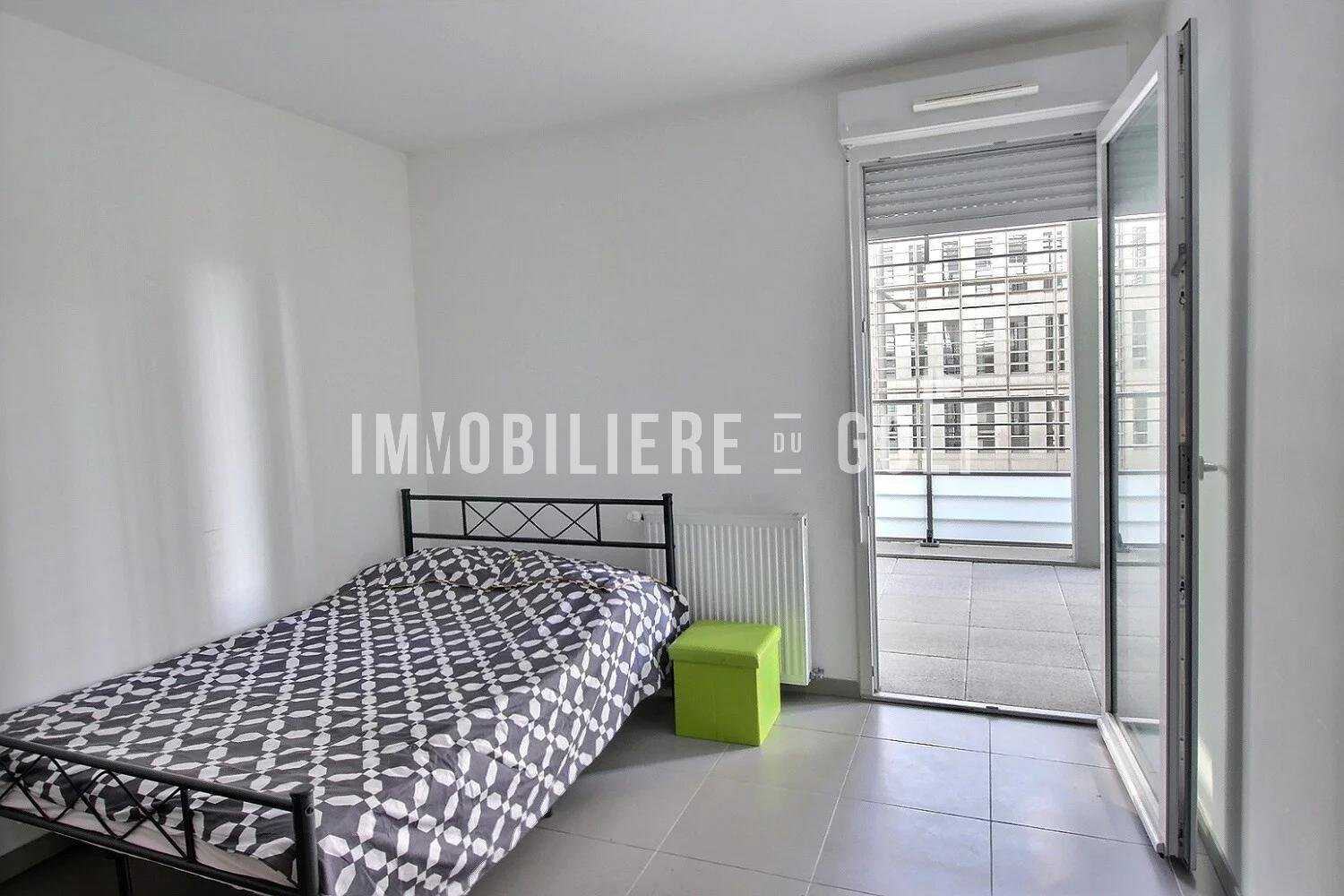 Condominium in Marseille, Provence-Alpes-Cote d'Azur 11017441