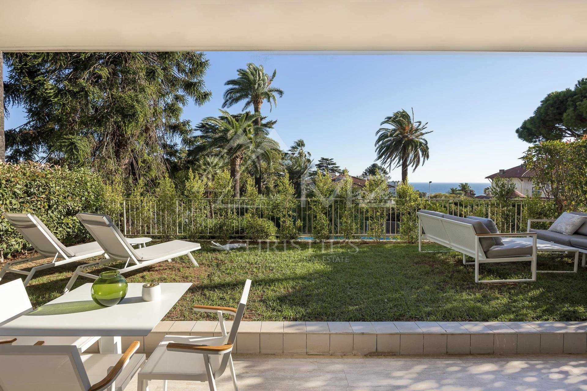 Condominium in Cannes, Provence-Alpes-Côte d'Azur 11019107
