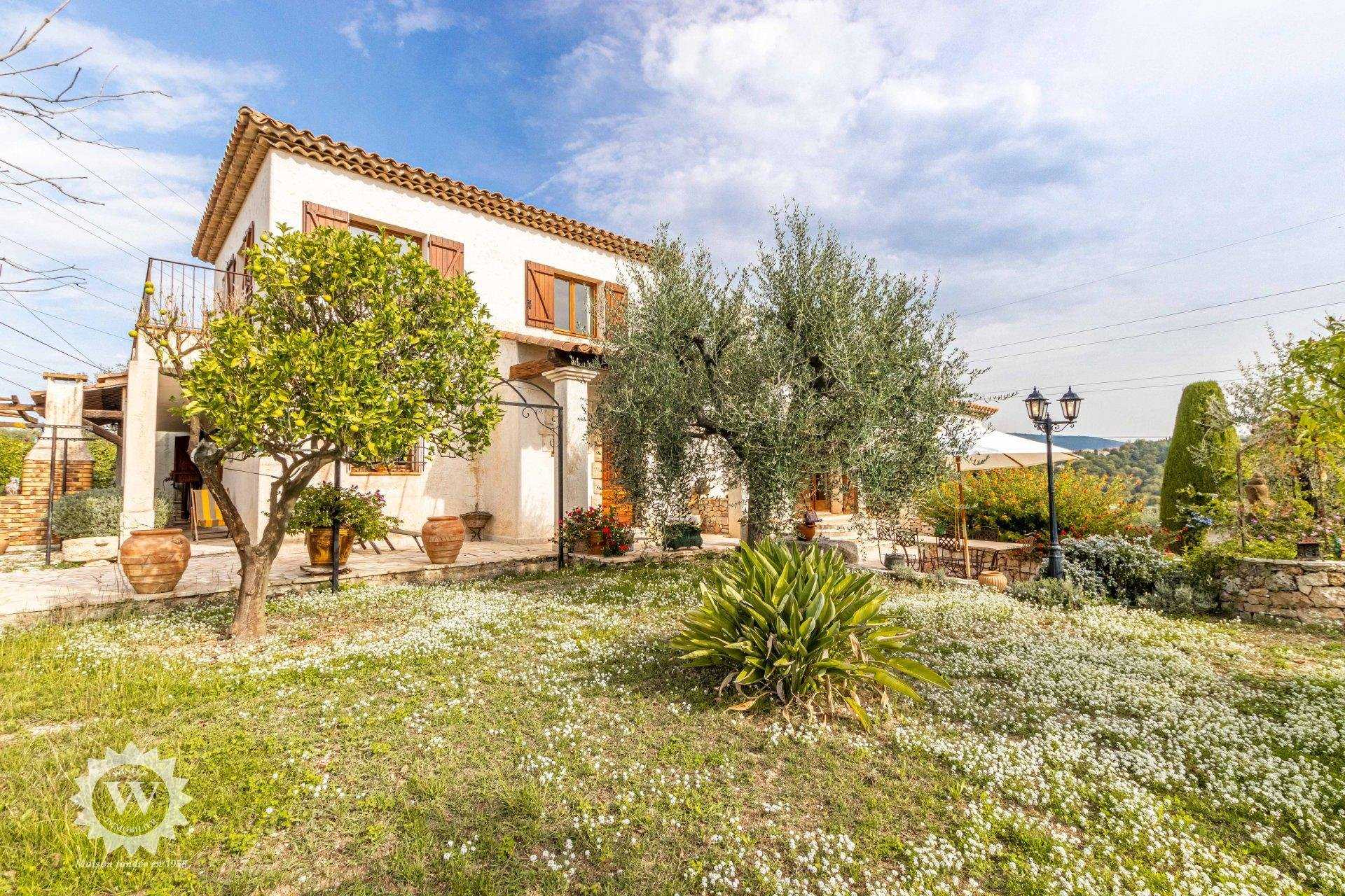 House in Saint-Roman, Provence-Alpes-Cote d'Azur 11022926