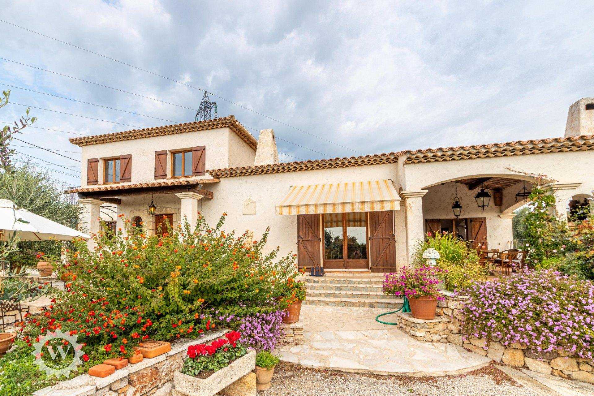 Rumah di Saint-Romawi, Provence-Alpes-Cote d'Azur 11022926