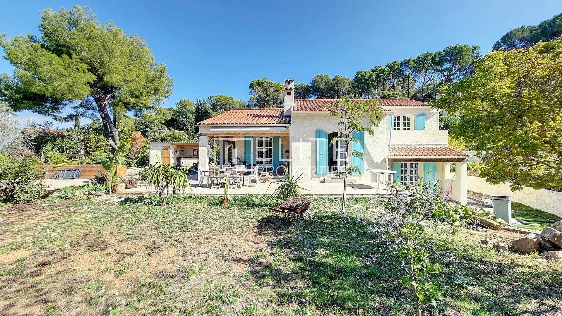 Talo sisään Vallauris, Provence-Alpes-Cote d'Azur 11023084