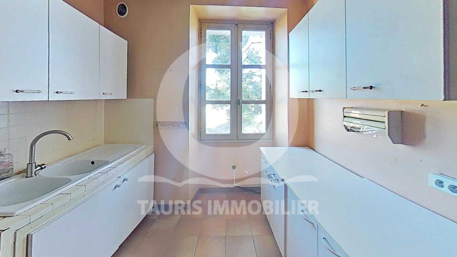 Квартира в La Penne-sur-Huveaune, Provence-Alpes-Cote d'Azur 11023120