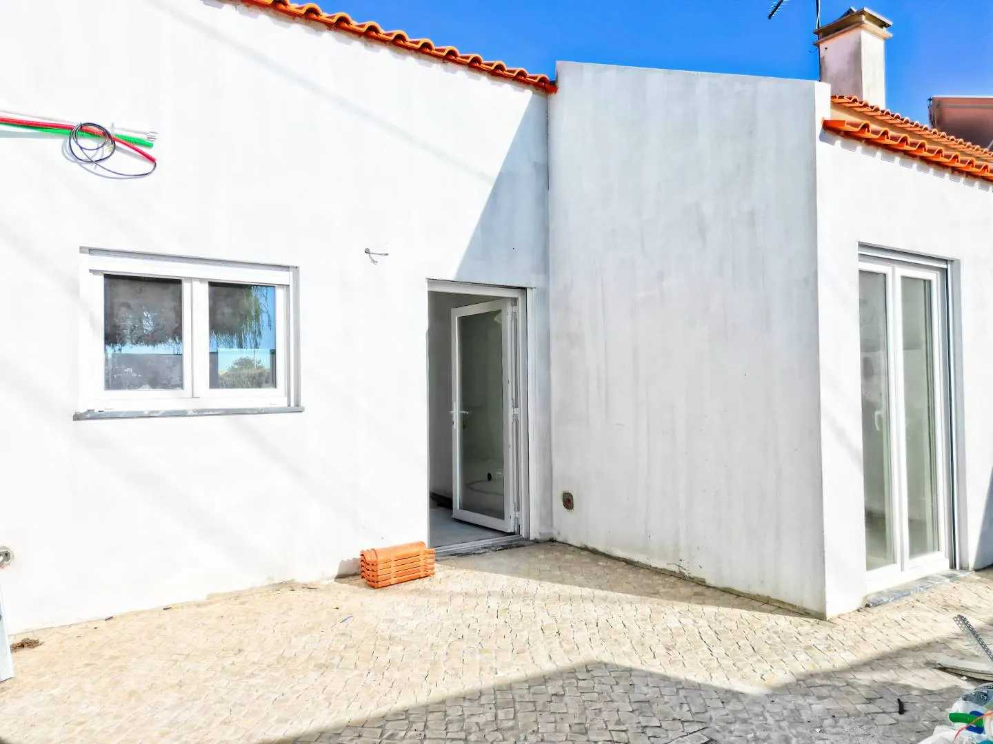 House in Atouguia da Baleia, 55 Rua da Saudade 11030352