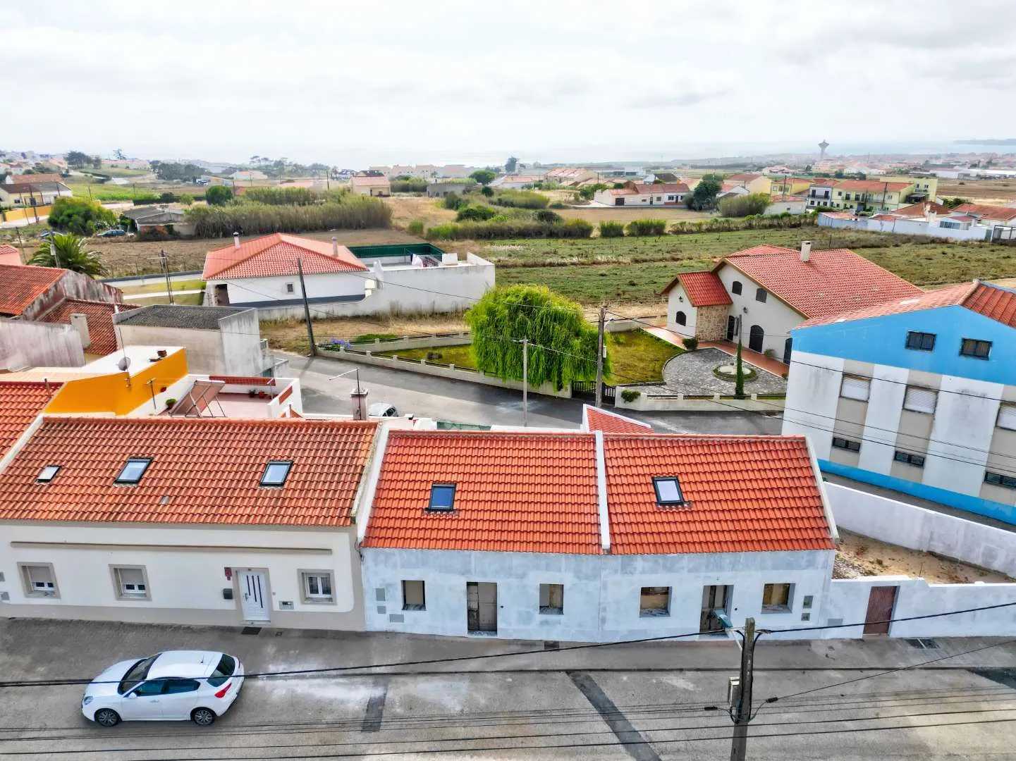 Hus i Atouguia da Baleia, 55 Rua da Saudade 11030352