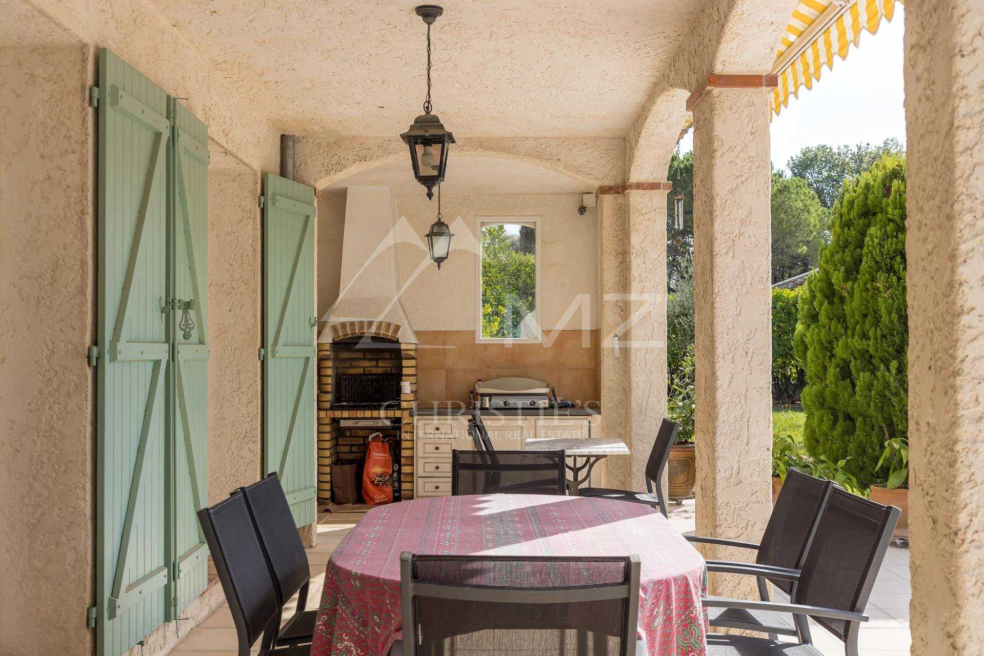 Rumah di biota, Provence-Alpes-Cote d'Azur 11040500