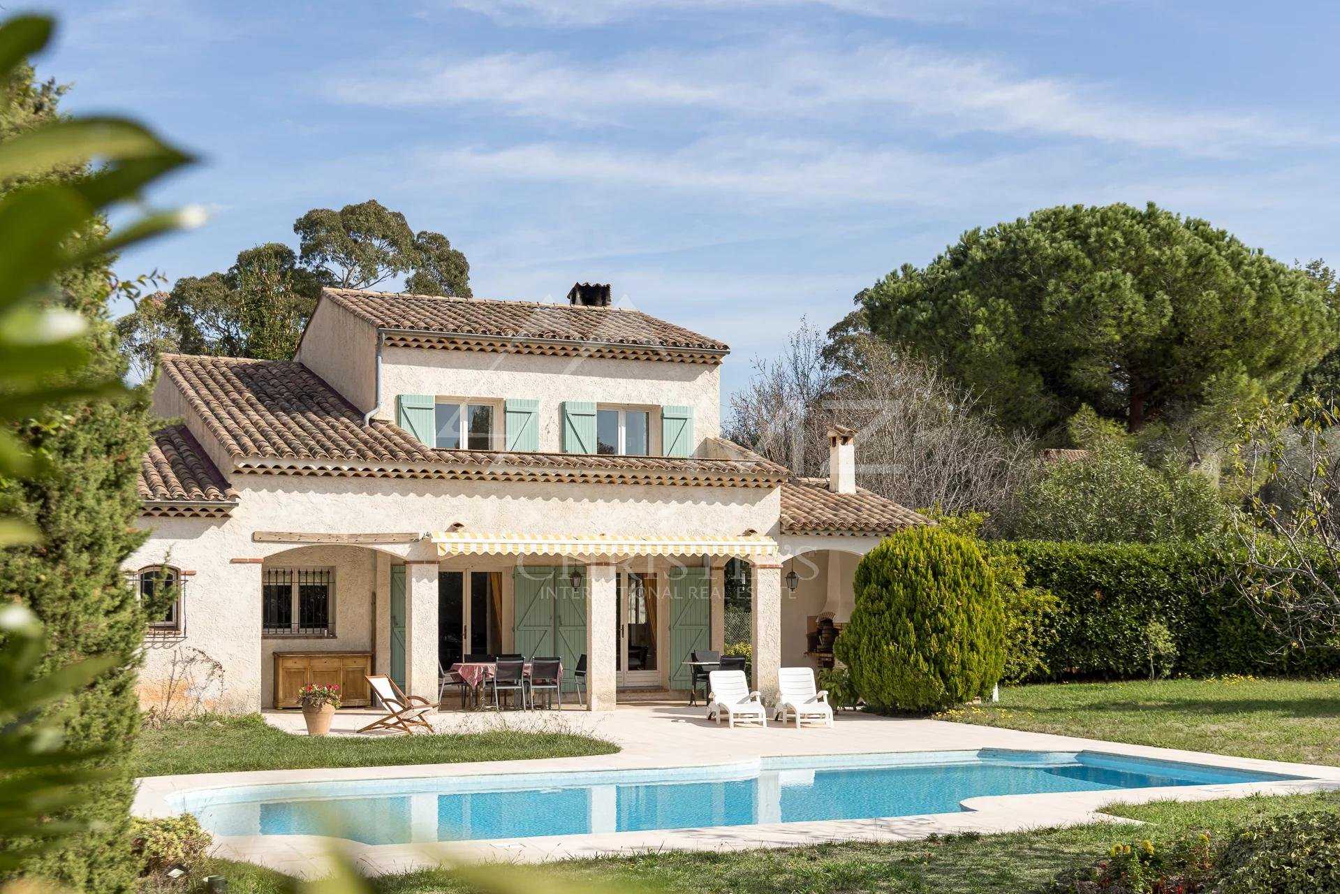 Talo sisään Biot, Provence-Alpes-Cote d'Azur 11040500