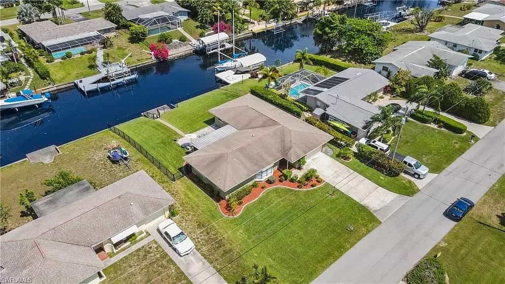 House in Cape Coral, Florida 11041544