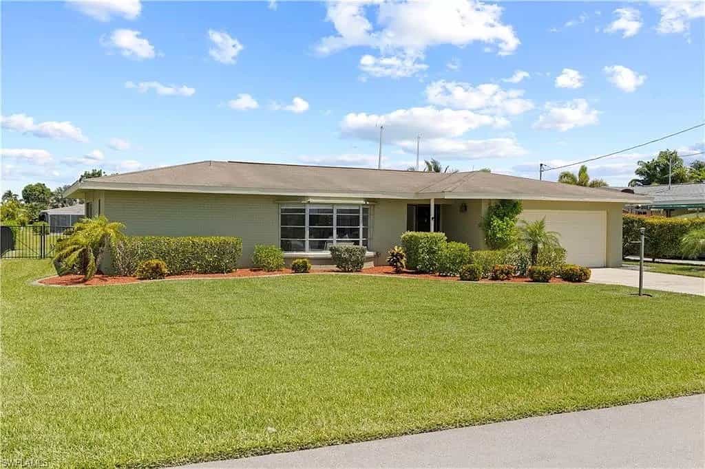 House in Cape Coral, Florida 11041544