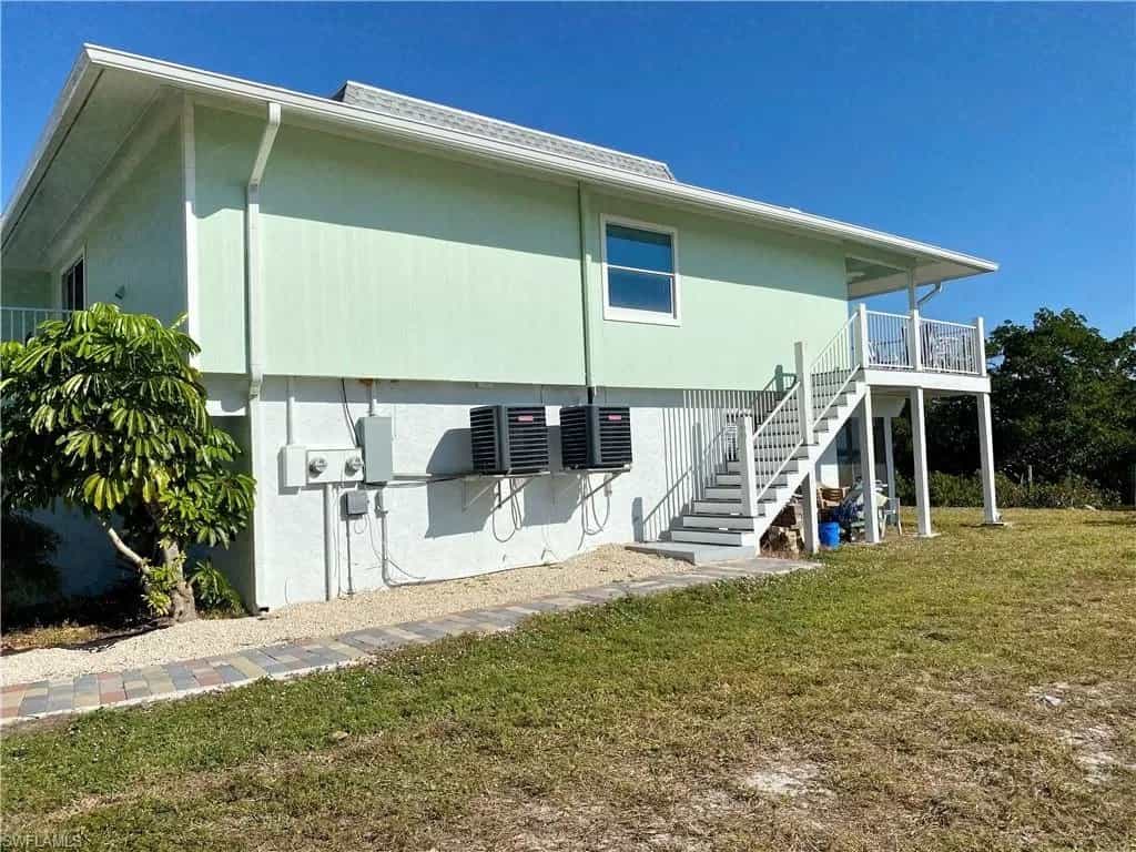 House in Fort Myers Beach, Florida 11041572