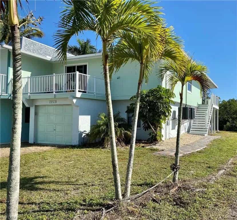 House in Fort Myers Beach, Florida 11041572