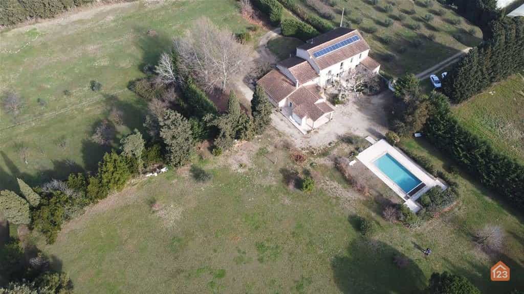 casa no Túmulo, Provença-Alpes-Costa Azul 11041574