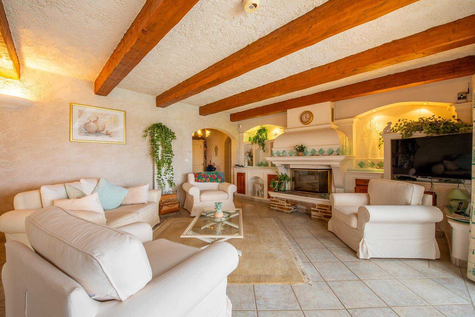 Talo sisään Sainte-Maxime, Provence-Alpes-Cote d'Azur 11041655