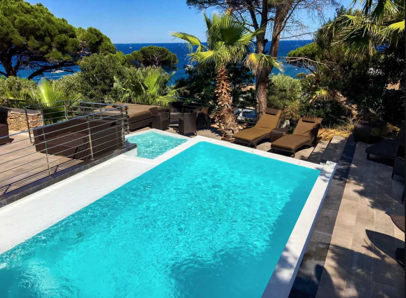 Condominium in Sainte-Maxime, Provence-Alpes-Cote d'Azur 11042993