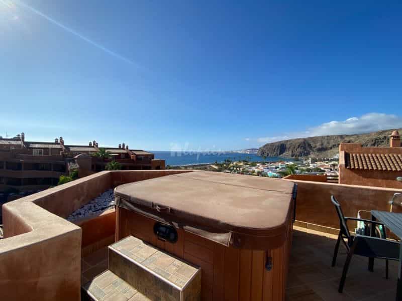 Condominium in Los Cristianos, Canary Islands 11043188