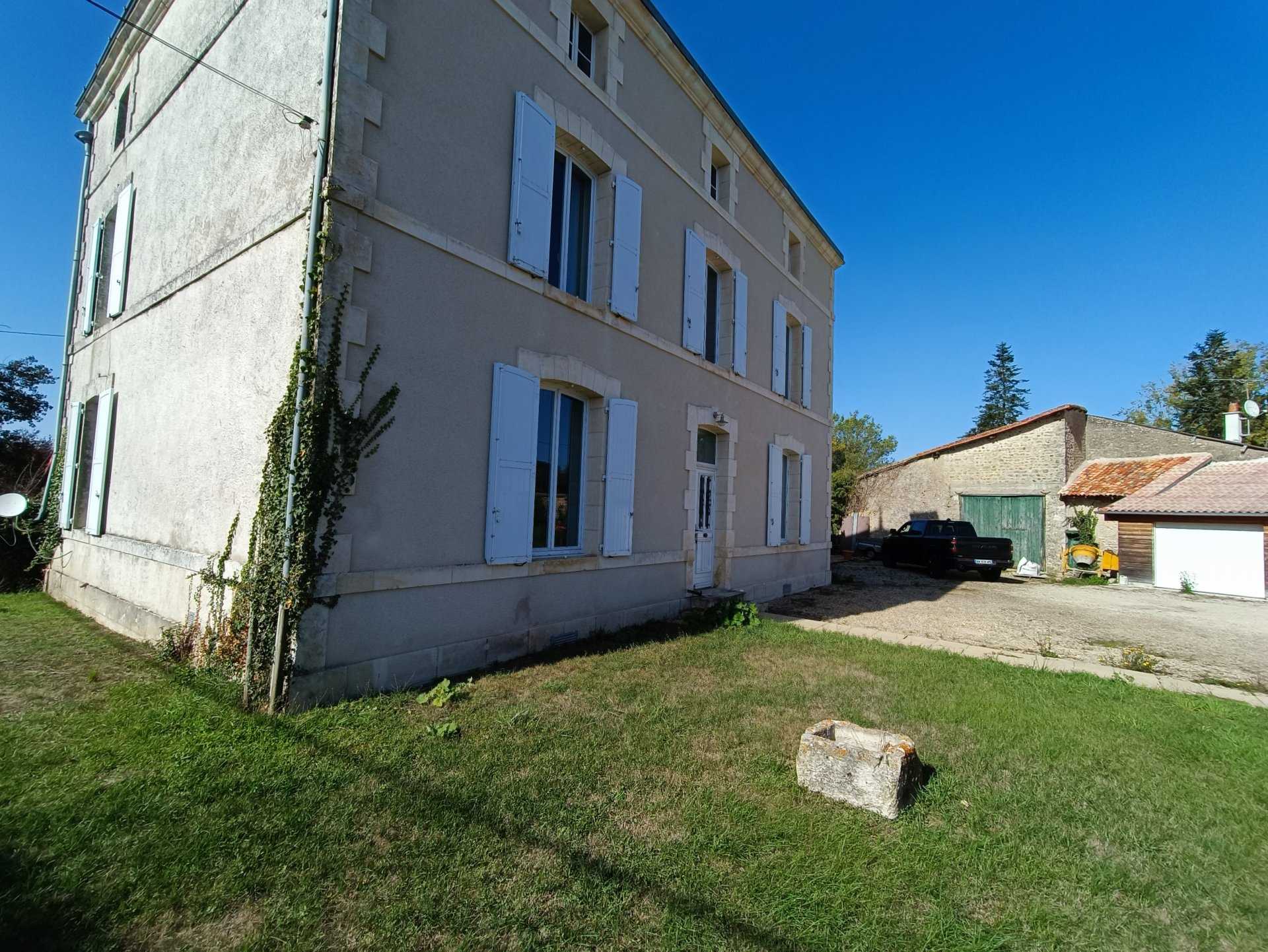 casa no Civray, Nouvelle-Aquitaine 11043195