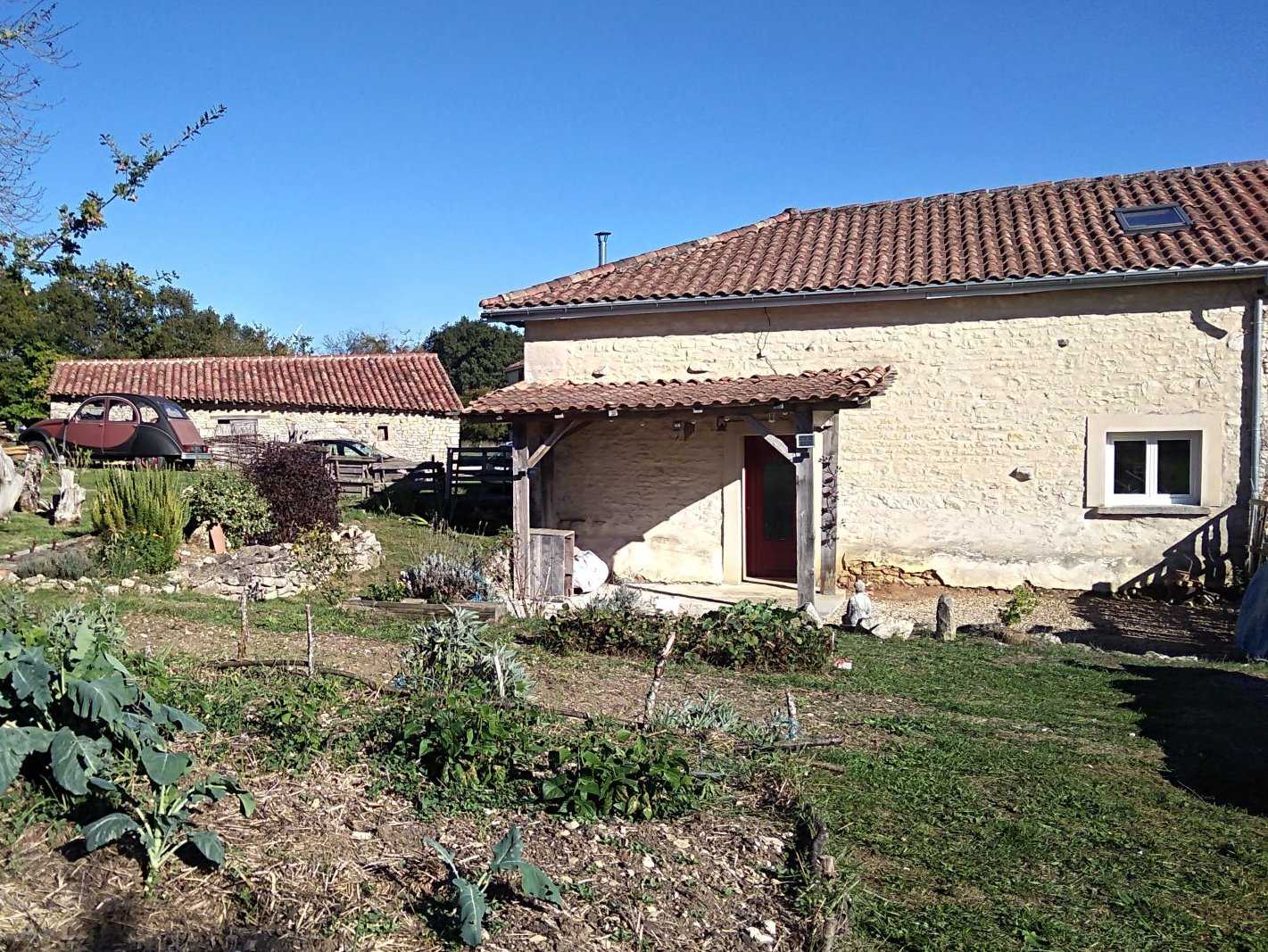 σπίτι σε Champagne-Mouton, Nouvelle-Aquitaine 11043200