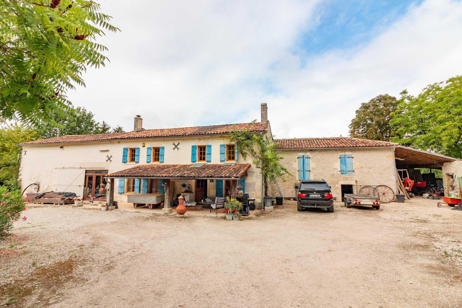 House in Brie-sous-Matha, Nouvelle-Aquitaine 11043387