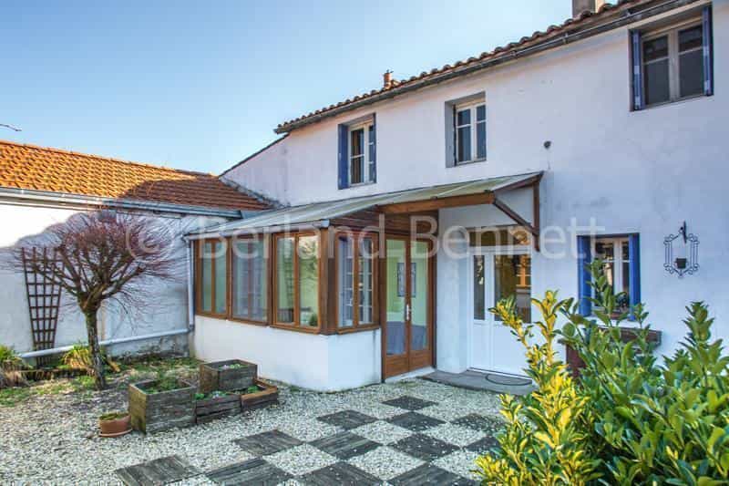 House in Villefagnan, Nouvelle-Aquitaine 11043532