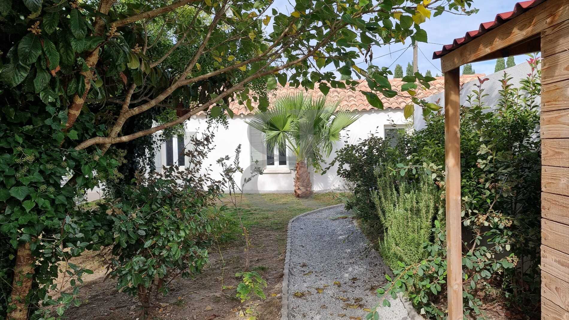 House in Roaix, Provence-Alpes-Cote d'Azur 11043572