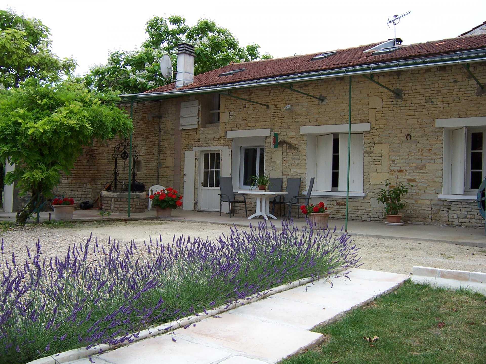 Huis in Loubille, Nouvelle-Aquitanië 11043657