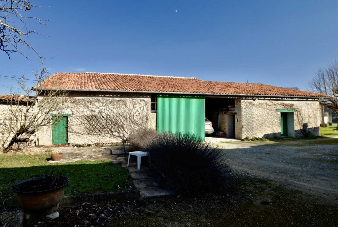 rumah dalam Loubillé, Nouvelle-Aquitaine 11043657
