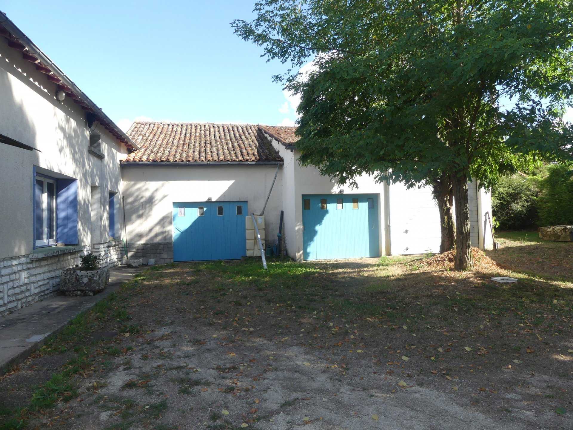 房子 在 Villefagnan, Nouvelle-Aquitaine 11043778