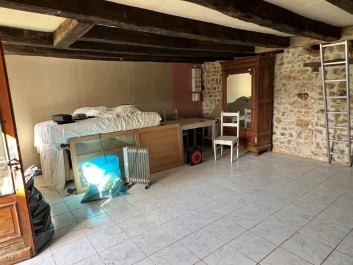 rumah dalam Saint-Claud, Nouvelle-Aquitaine 11043840