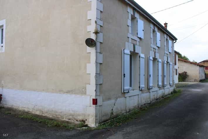 मकान में Villefagnan, Nouvelle-Aquitaine 11043843