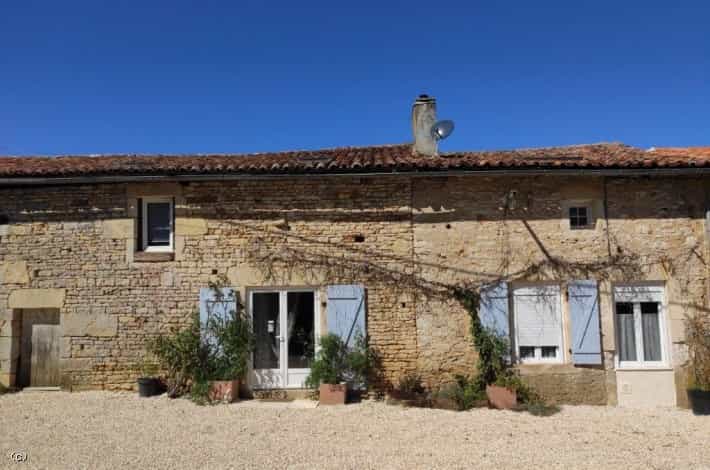 Huis in Champagne-Mouton, Nouvelle-Aquitaine 11043845