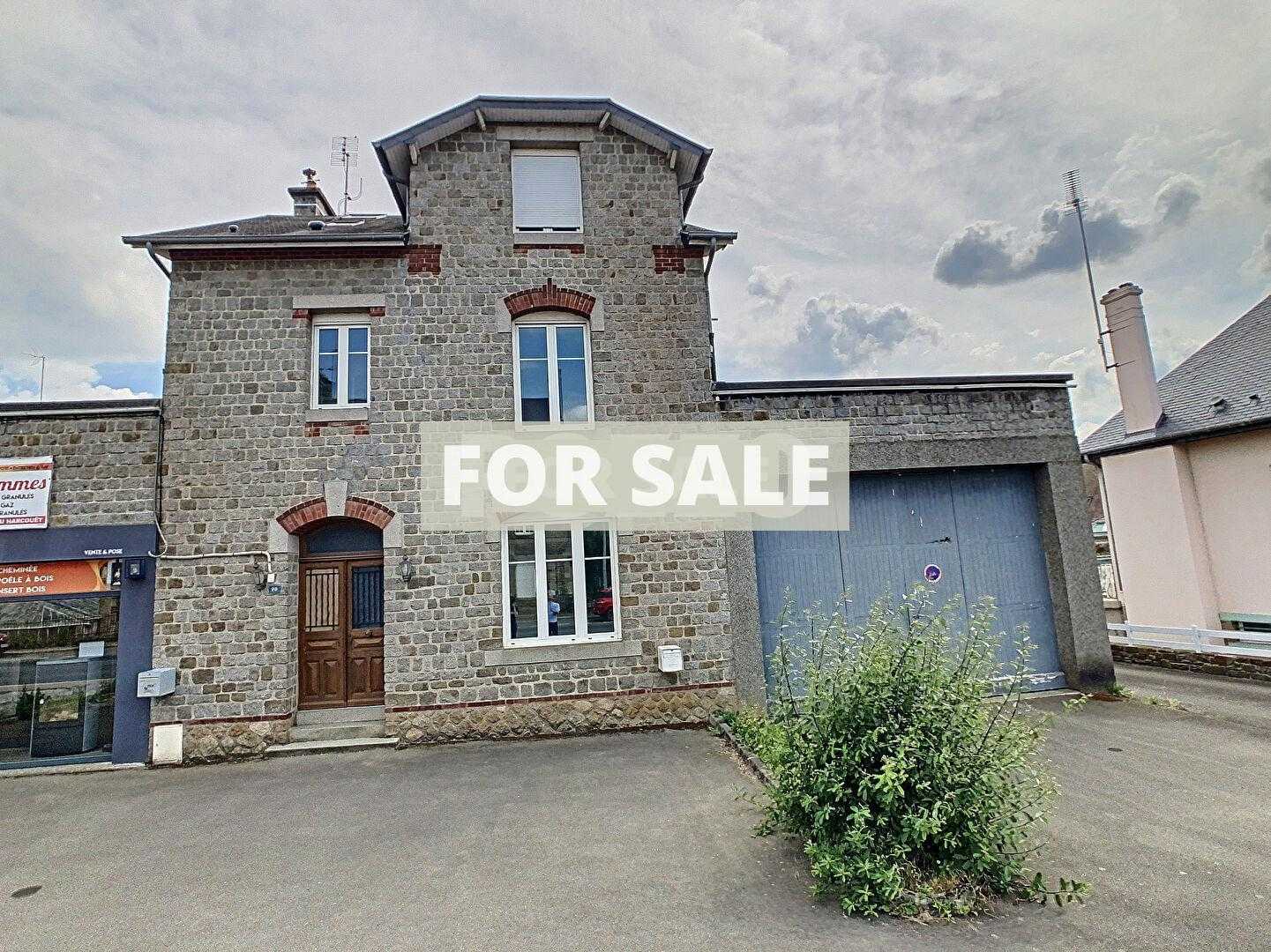房子 在 Saint-Hilaire-du-Harcouët, Normandie 11043929
