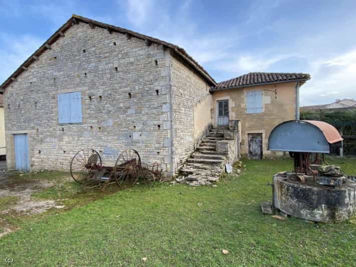 σπίτι σε Aunac-sur-Charente, Nouvelle-Aquitaine 11043945