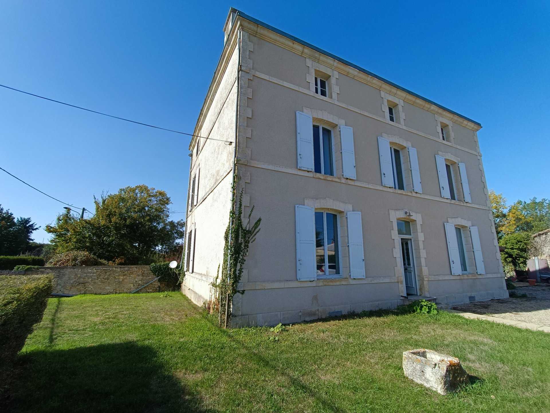 Будинок в Civray, Nouvelle-Aquitaine 11044115