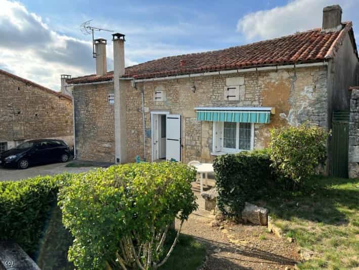 House in Aunac, Nouvelle-Aquitaine 11044316