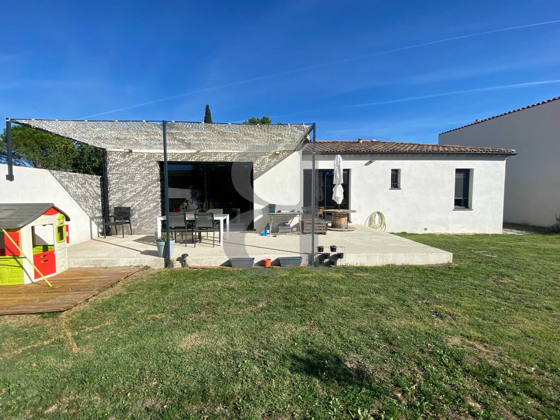 Hus i Chateauneuf-de-Gadagne, Provence-Alpes-Cote d'Azur 11044366