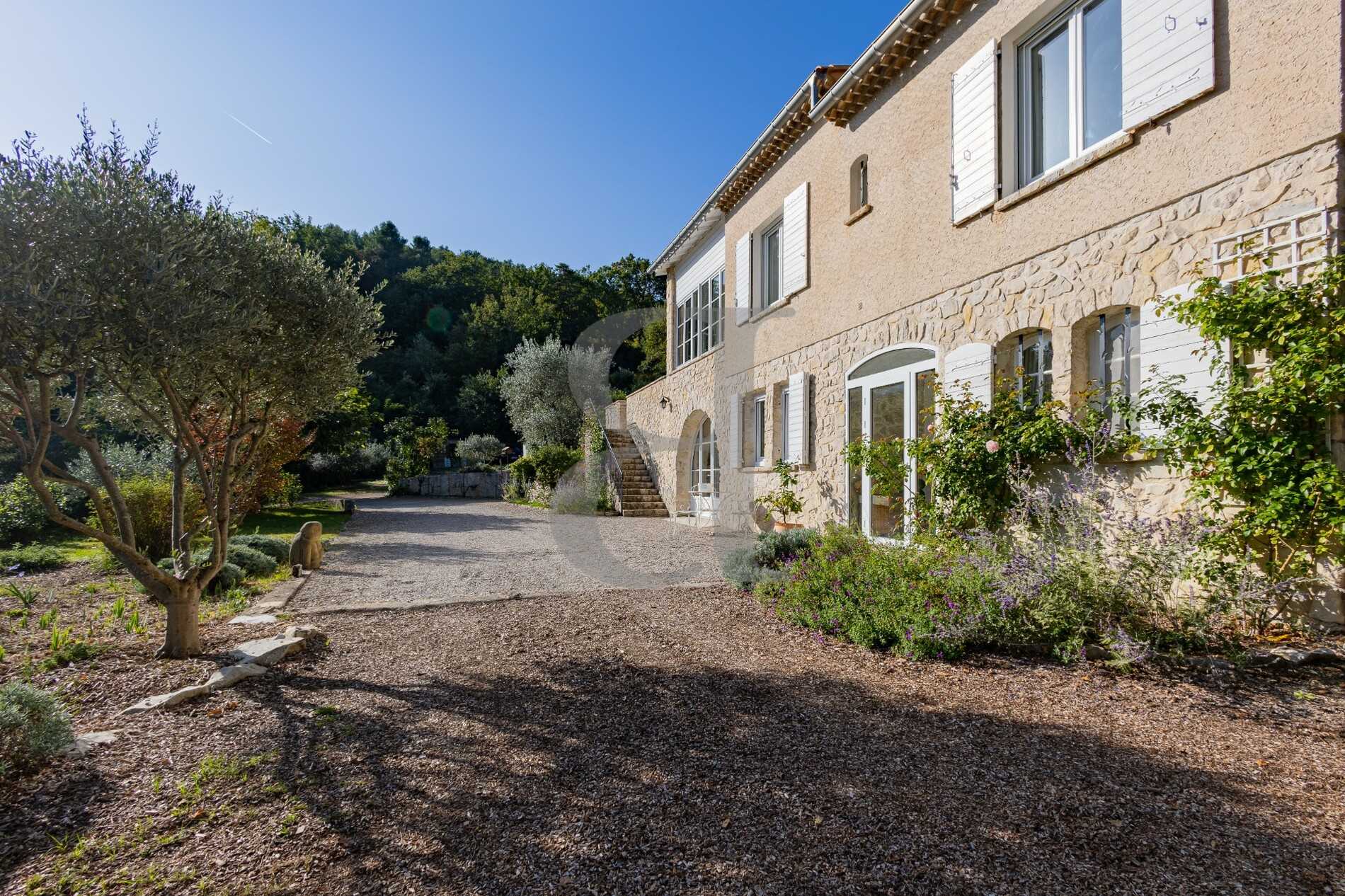 Hus i Vaison-la-Romaine, Provence-Alpes-Côte d'Azur 11044368