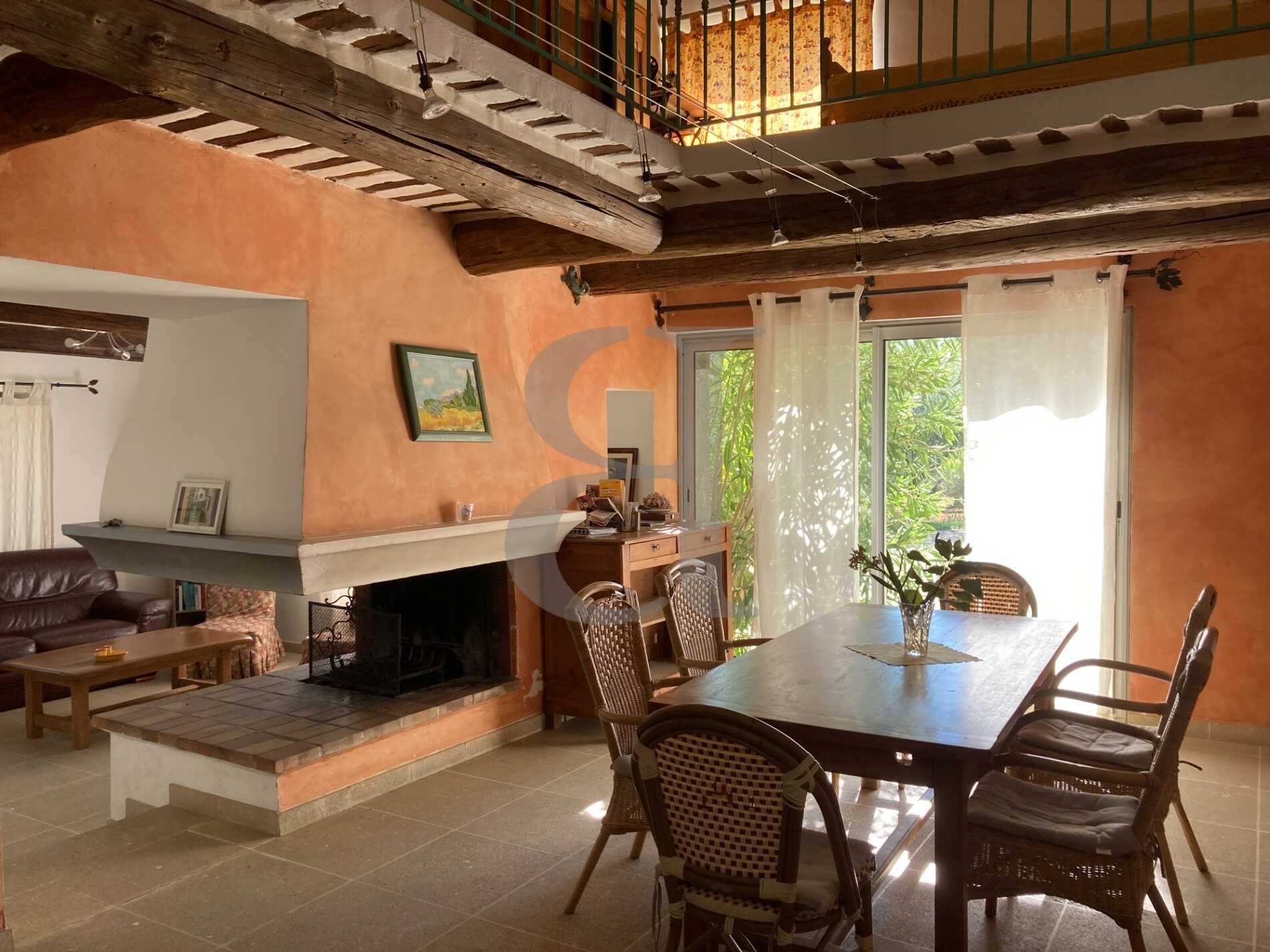 بيت في Vaison-la-Romaine, Provence-Alpes-Côte d'Azur 11044369