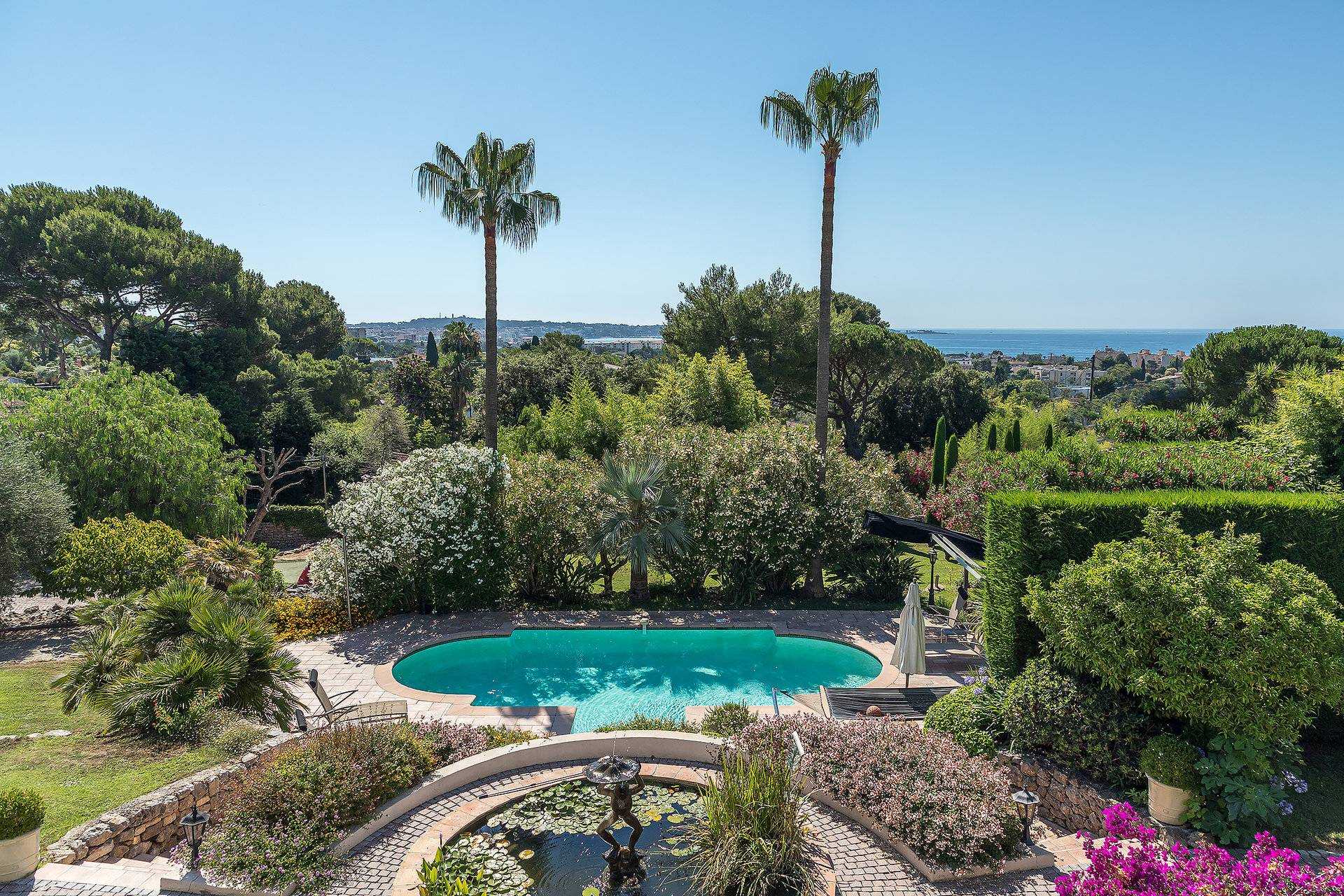 房子 在 Cannes, Provence-Alpes-Côte d'Azur 11044599