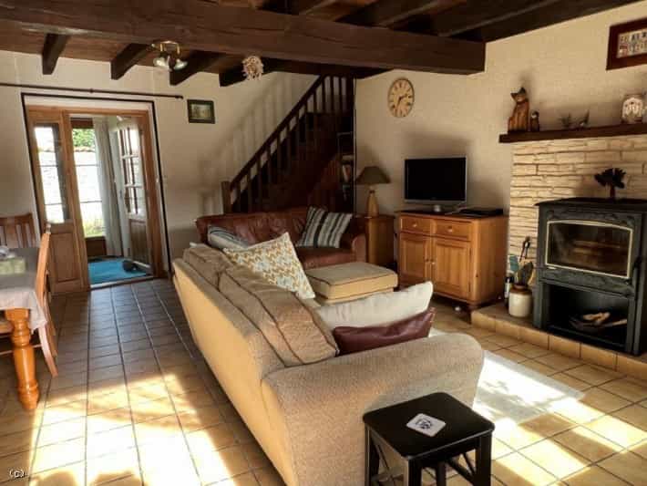 House in Chaunay, Nouvelle-Aquitaine 11044704