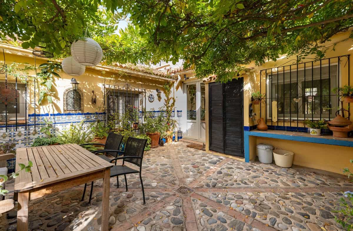 House in Alhaurín el Grande, Andalusia 11044852