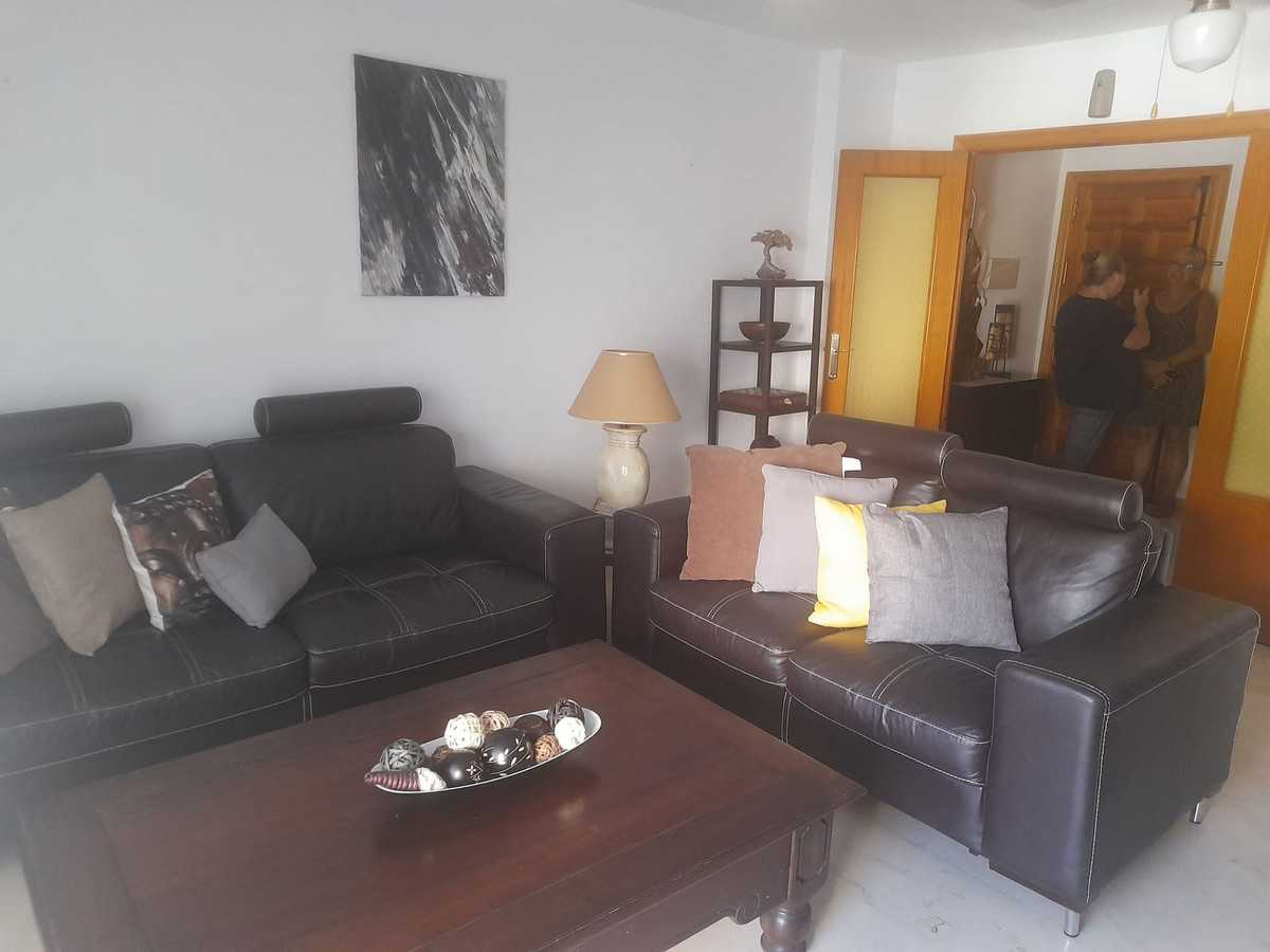 Condominium in Estepona, Andalusia 11045036