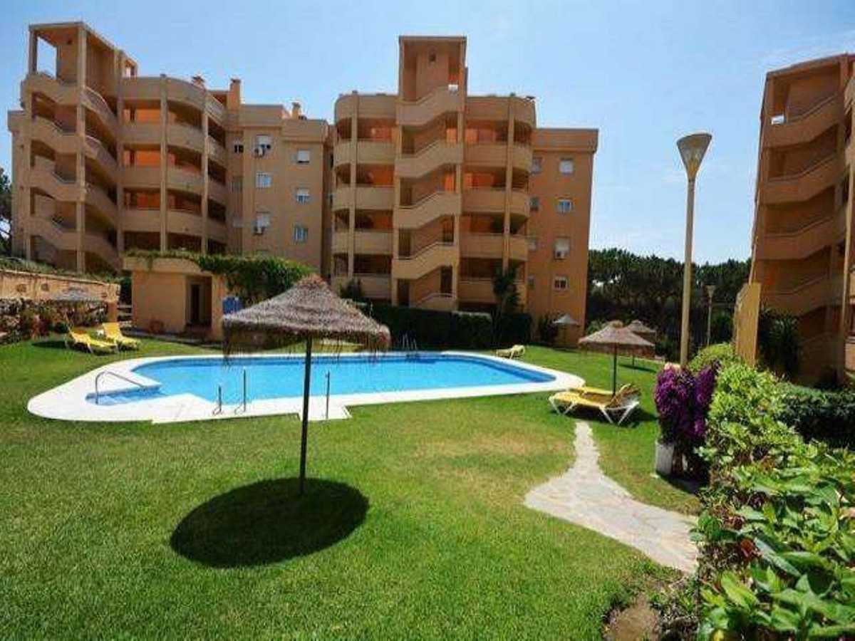 Condominium in Fuengirola, Andalusia 11045428