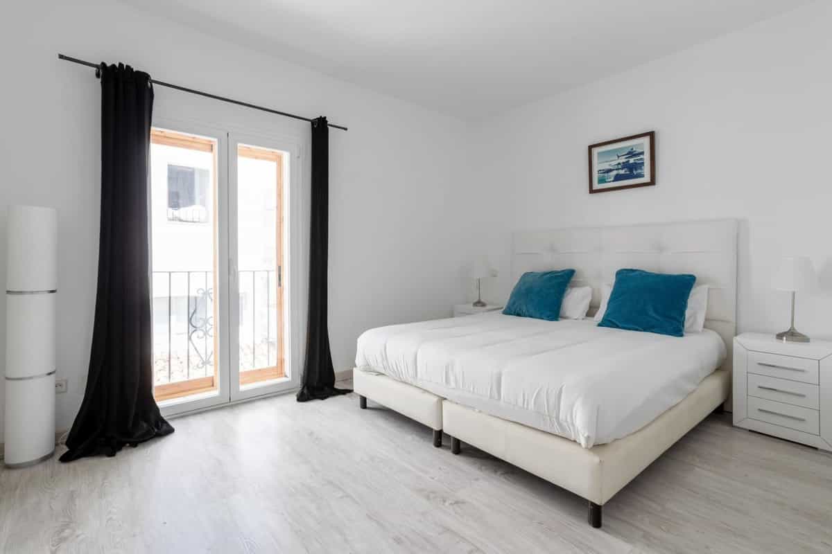 Condominium in Marbella, Andalusia 11046277