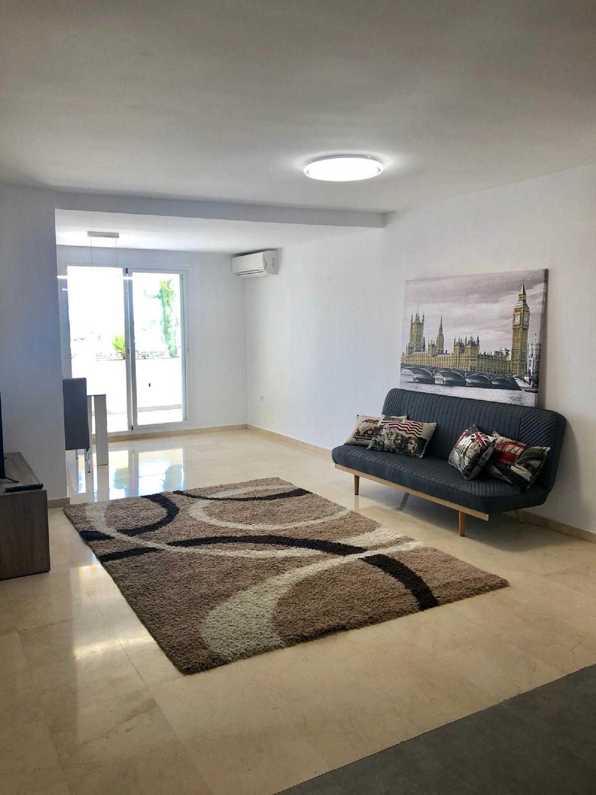Condominium dans Estepona, Andalousie 11046857