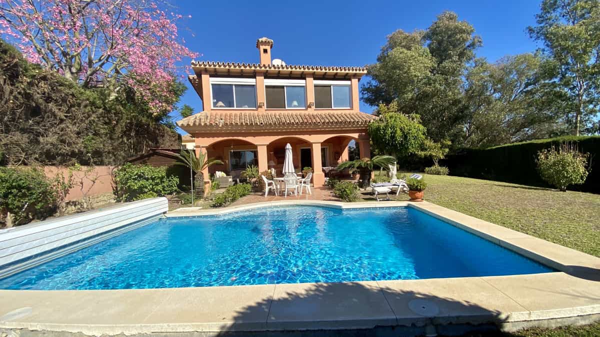House in Estepona, Andalusia 11047772