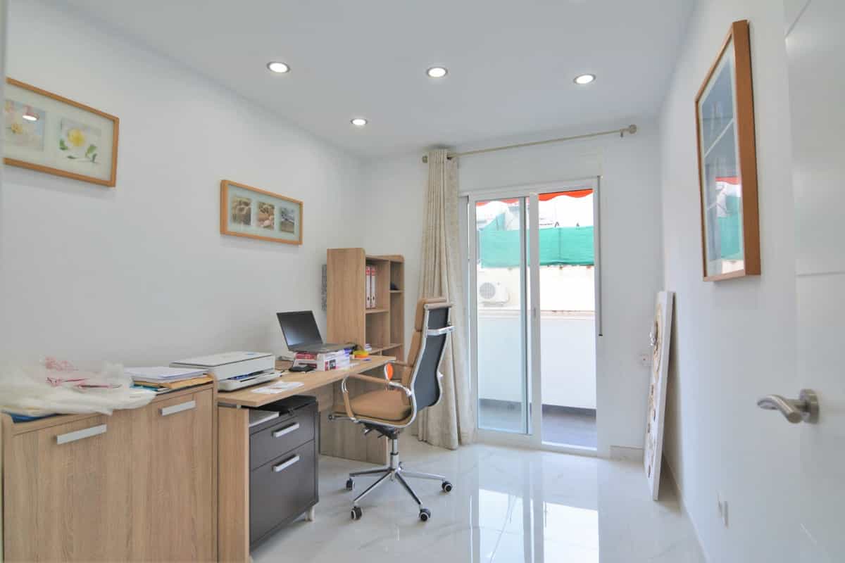 Condominium in Fuengirola, Andalucía 11048800