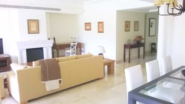 公寓 在 瓜迪亚罗, 安达卢西亚 11049234